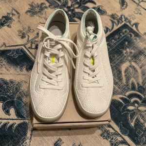 NWT Rothy’s White Lace Up Sneaker
